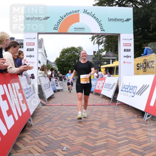 30.08.2026 - Blankeneser Heldenlauf Lena Gebhardt http://msf.ph/oto/10056698 30.08.2026 12:13:15 Ziel 2115, 2120, 2760, 2927, 4070 meine-sportfotos.de