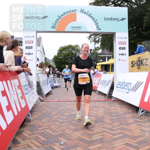 30.08.2026 - Blankeneser Heldenlauf Lena Gebhardt http://msf.ph/oto/10056702 30.08.2026 12:13:15 Ziel 2115, 2120, 2760, 2927, 4070 meine-sportfotos.de