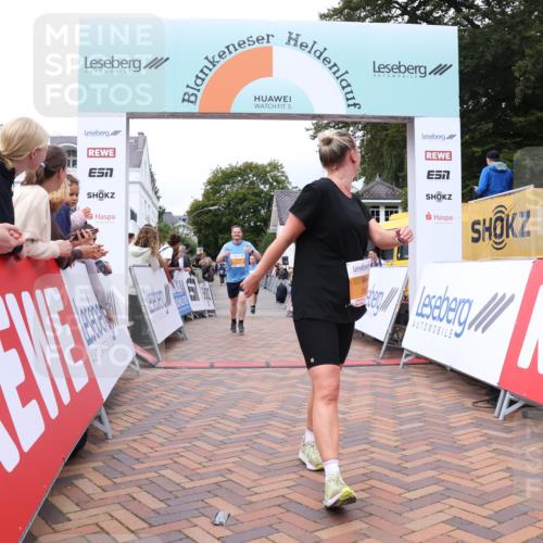 30.08.2026 - Blankeneser Heldenlauf Lena Gebhardt http://msf.ph/oto/10056705 30.08.2026 12:13:16 Ziel 2115, 2120, 2760, 2927, 4070 meine-sportfotos.de
