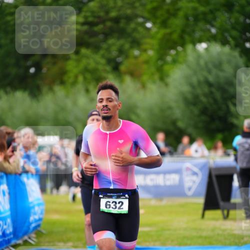 30.08.2026 - Elbe Triathlon Hamburg LAZAROV Photography http://msf.ph/oto/10056706 30.08.2026 11:12:37 Ziel 410, 612, 632, 722 meine-sportfotos.de