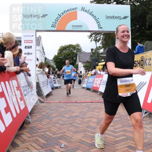 30.08.2026 - Blankeneser Heldenlauf Lena Gebhardt http://msf.ph/oto/10056709 30.08.2026 12:13:17 Ziel 2115, 2120, 2760, 2927, 4070 meine-sportfotos.de