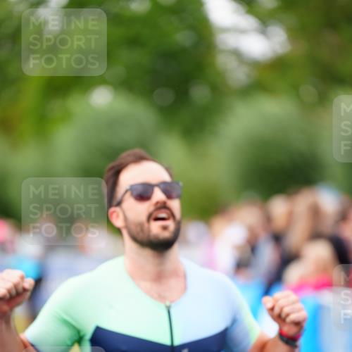 30.08.2026 - Elbe Triathlon Hamburg LAZAROV Photography http://msf.ph/oto/10056726 30.08.2026 11:12:44 Ziel 612, 1093, 1097 meine-sportfotos.de