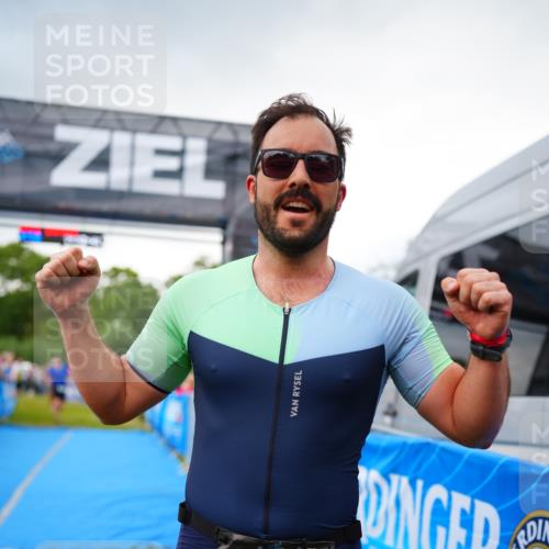 30.08.2026 - Elbe Triathlon Hamburg LAZAROV Photography http://msf.ph/oto/10056736 30.08.2026 11:12:46 Ziel 773, 1093, 1097 meine-sportfotos.de