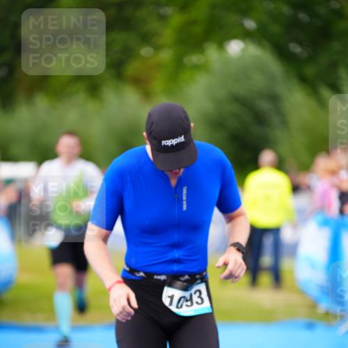 30.08.2026 - Elbe Triathlon Hamburg LAZAROV Photography http://msf.ph/oto/10056740 30.08.2026 11:12:50 Ziel 773, 1093, 1097 meine-sportfotos.de