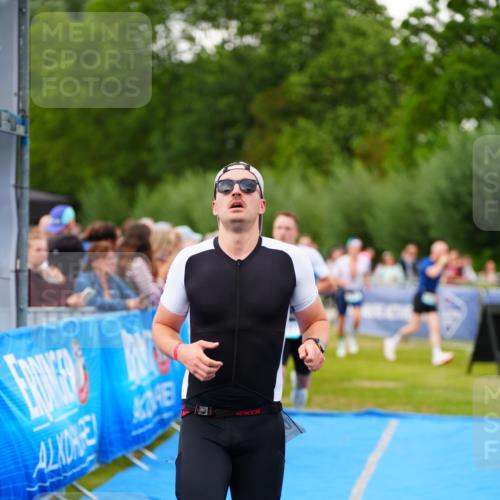 30.08.2026 - Elbe Triathlon Hamburg LAZAROV Photography http://msf.ph/oto/10056766 30.08.2026 11:13:02 Ziel 490, 1037, 1061, 1085, 1197 meine-sportfotos.de