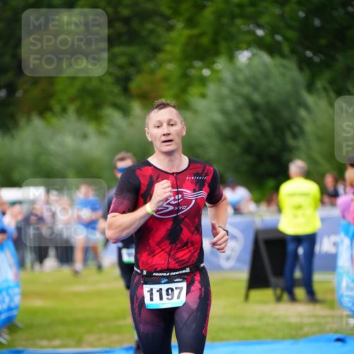 30.08.2026 - Elbe Triathlon Hamburg LAZAROV Photography http://msf.ph/oto/10056784 30.08.2026 11:13:11 Ziel 490, 611, 651, 1197 meine-sportfotos.de