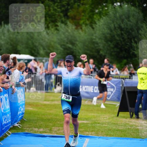 30.08.2026 - Elbe Triathlon Hamburg LAZAROV Photography http://msf.ph/oto/10056807 30.08.2026 11:13:20 Ziel 611, 750 meine-sportfotos.de