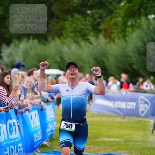 30.08.2026 - Elbe Triathlon Hamburg LAZAROV Photography http://msf.ph/oto/10056814 30.08.2026 11:13:22 Ziel 611, 750 meine-sportfotos.de