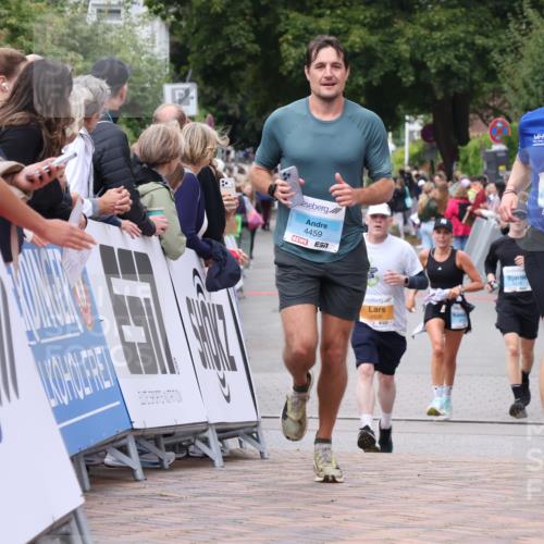 30.08.2026 - Blankeneser Heldenlauf Lena Gebhardt http://msf.ph/oto/10056819 30.08.2026 12:13:58 Ziel 2734, 2883, 4396, 4411, 4459 meine-sportfotos.de