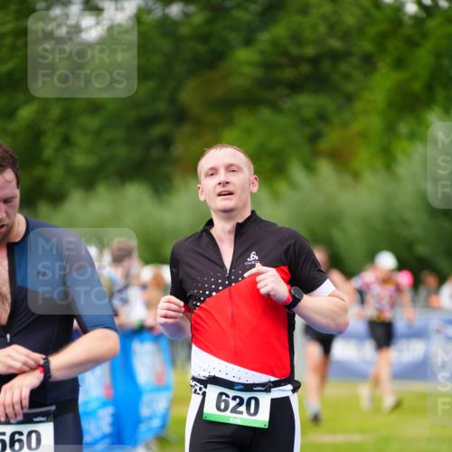 30.08.2026 - Elbe Triathlon Hamburg LAZAROV Photography http://msf.ph/oto/10056828 30.08.2026 11:13:33 Ziel 560, 598, 620, 699, 752 meine-sportfotos.de