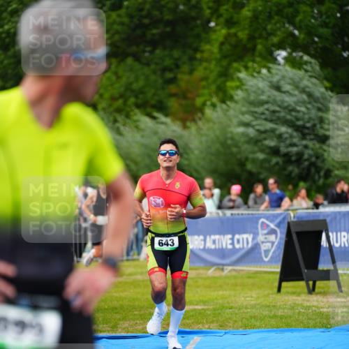 30.08.2026 - Elbe Triathlon Hamburg LAZAROV Photography http://msf.ph/oto/10056862 30.08.2026 11:13:45 Ziel 643, 724 meine-sportfotos.de