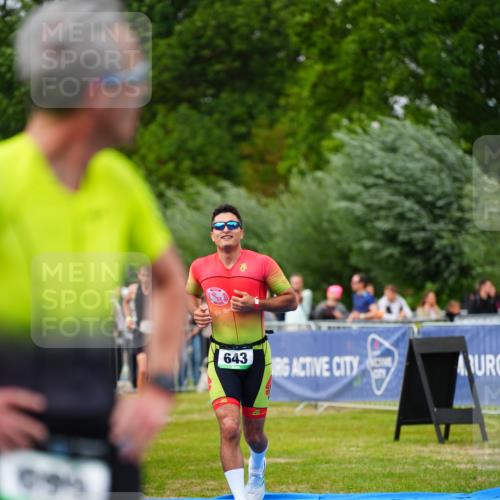 30.08.2026 - Elbe Triathlon Hamburg LAZAROV Photography http://msf.ph/oto/10056863 30.08.2026 11:13:46 Ziel 643, 724 meine-sportfotos.de