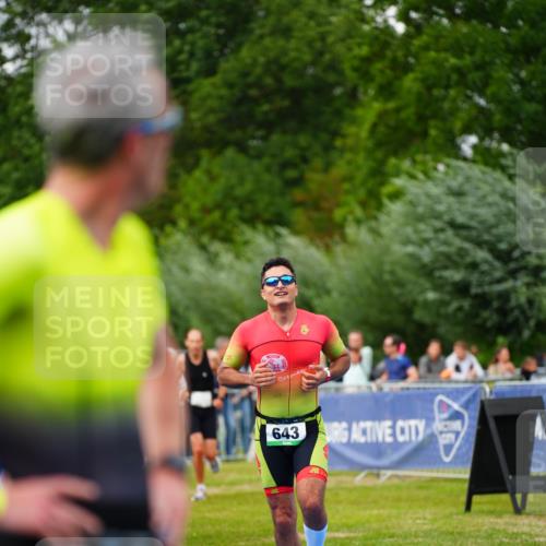 30.08.2026 - Elbe Triathlon Hamburg LAZAROV Photography http://msf.ph/oto/10056865 30.08.2026 11:13:46 Ziel 643, 724 meine-sportfotos.de