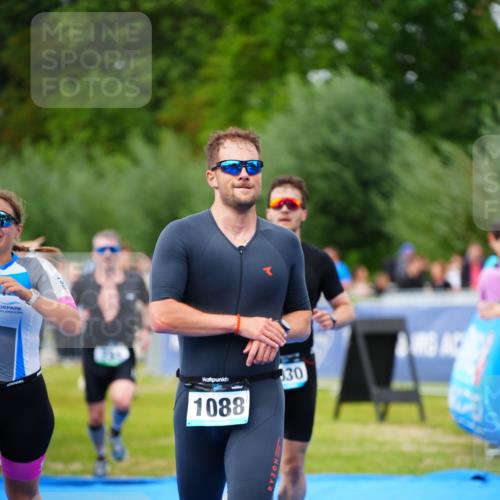 30.08.2026 - Elbe Triathlon Hamburg LAZAROV Photography http://msf.ph/oto/10056893 30.08.2026 11:13:58 Ziel 731, 869, 1030, 1088 meine-sportfotos.de