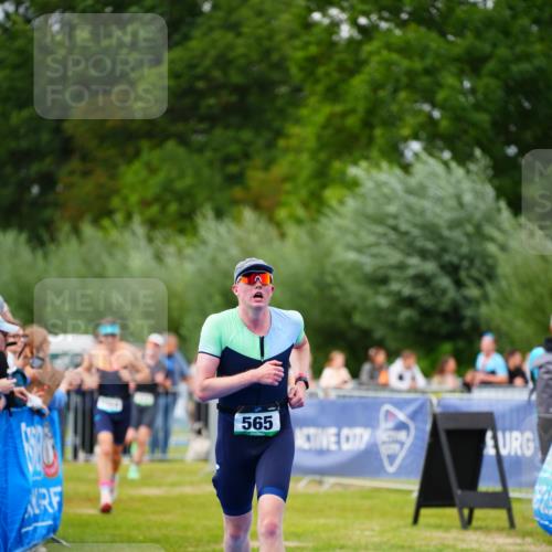 30.08.2026 - Elbe Triathlon Hamburg LAZAROV Photography http://msf.ph/oto/10056919 30.08.2026 11:14:29 Ziel 413, 565, 1054, 1114 meine-sportfotos.de