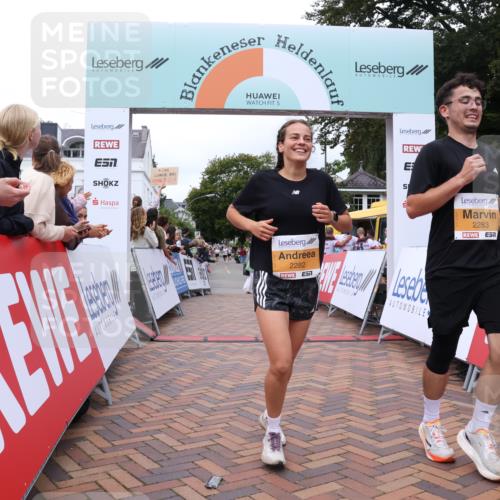 30.08.2026 - Blankeneser Heldenlauf Lena Gebhardt http://msf.ph/oto/10056952 30.08.2026 12:14:36 Ziel 2012, 2130, 2282, 2283, 4044 meine-sportfotos.de