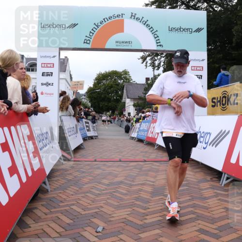 30.08.2026 - Blankeneser Heldenlauf Lena Gebhardt http://msf.ph/oto/10056974 30.08.2026 12:14:41 Ziel 2012, 2282, 2283 meine-sportfotos.de