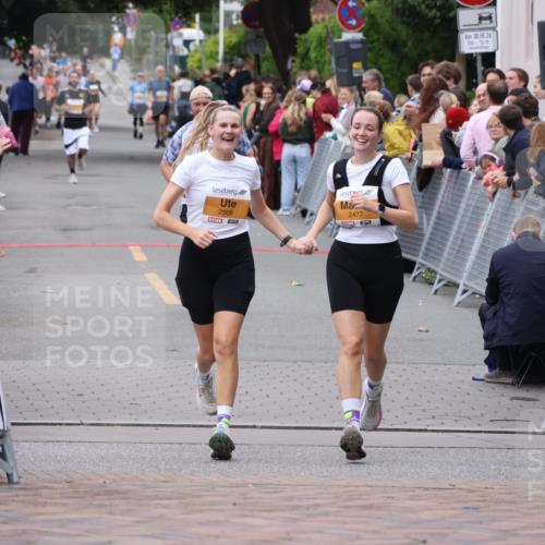 30.08.2026 - Blankeneser Heldenlauf Lena Gebhardt http://msf.ph/oto/10056978 30.08.2026 12:14:47 Ziel 2012 meine-sportfotos.de