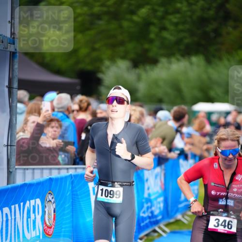 30.08.2026 - Elbe Triathlon Hamburg LAZAROV Photography http://msf.ph/oto/10057000 30.08.2026 11:15:09 Ziel 346, 636, 1099 meine-sportfotos.de