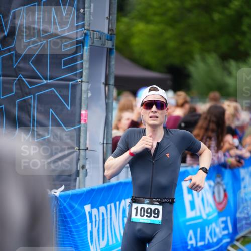 30.08.2026 - Elbe Triathlon Hamburg LAZAROV Photography http://msf.ph/oto/10057004 30.08.2026 11:15:10 Ziel 346, 636, 1099 meine-sportfotos.de