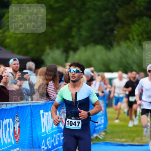 30.08.2026 - Elbe Triathlon Hamburg LAZAROV Photography http://msf.ph/oto/10057046 30.08.2026 11:15:44 Ziel 639, 650, 994, 1047, 1056, 1057, 1080, 1204 meine-sportfotos.de