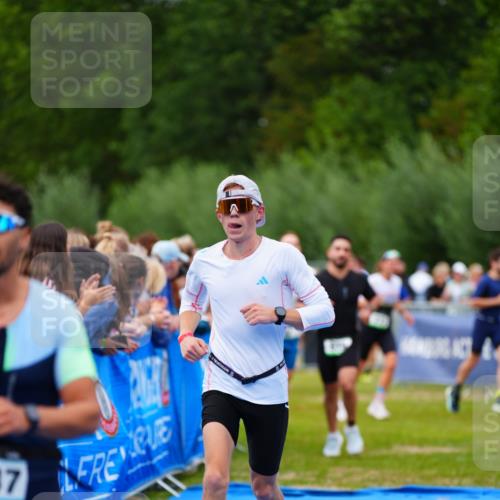 30.08.2026 - Elbe Triathlon Hamburg LAZAROV Photography http://msf.ph/oto/10057052 30.08.2026 11:15:46 Ziel 639, 650, 994, 1032, 1047, 1056, 1057, 1204 meine-sportfotos.de