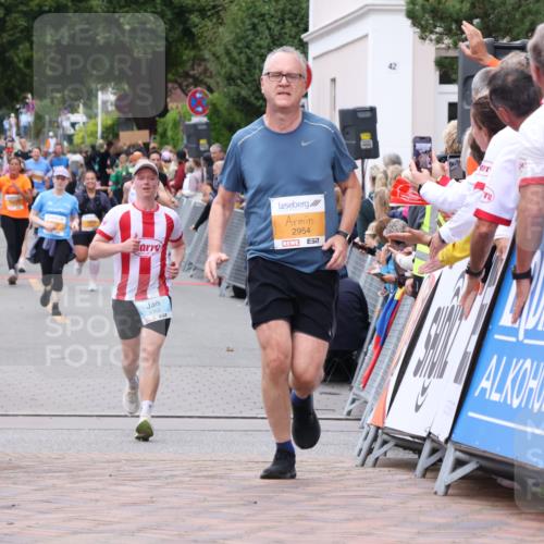 30.08.2026 - Blankeneser Heldenlauf Lena Gebhardt http://msf.ph/oto/10057084 30.08.2026 12:15:19 Ziel 2070, 2071, 2784, 2954, 4031, 4416 meine-sportfotos.de