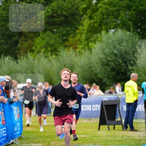30.08.2026 - Elbe Triathlon Hamburg LAZAROV Photography http://msf.ph/oto/10057100 30.08.2026 11:16:21 Ziel 537, 623, 1120, 1140 meine-sportfotos.de