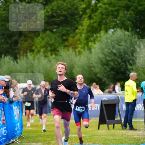 30.08.2026 - Elbe Triathlon Hamburg LAZAROV Photography http://msf.ph/oto/10057101 30.08.2026 11:16:21 Ziel 537, 623, 1120, 1140 meine-sportfotos.de