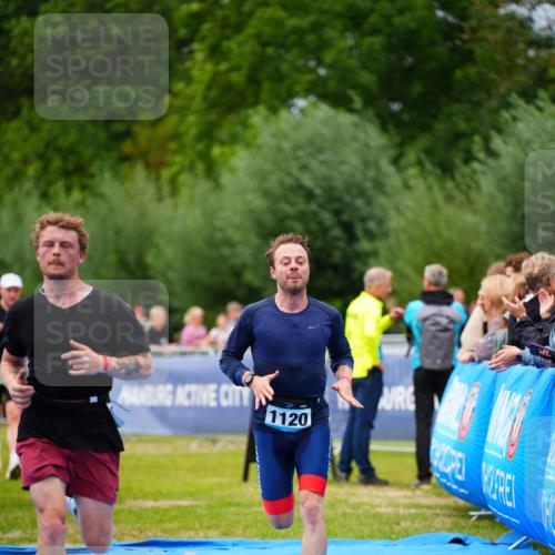 30.08.2026 - Elbe Triathlon Hamburg LAZAROV Photography http://msf.ph/oto/10057104 30.08.2026 11:16:22 Ziel 537, 623, 1120, 1140 meine-sportfotos.de