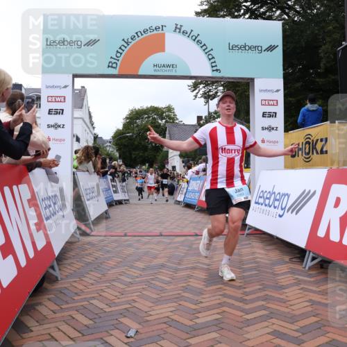 30.08.2026 - Blankeneser Heldenlauf Lena Gebhardt http://msf.ph/oto/10057106 30.08.2026 12:15:25 Ziel 2954, 4264, 4352, 4363 meine-sportfotos.de
