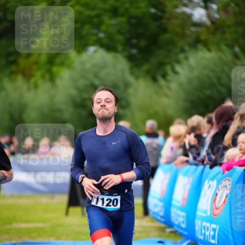 30.08.2026 - Elbe Triathlon Hamburg LAZAROV Photography http://msf.ph/oto/10057109 30.08.2026 11:16:23 Ziel 537, 623, 1120, 1140 meine-sportfotos.de