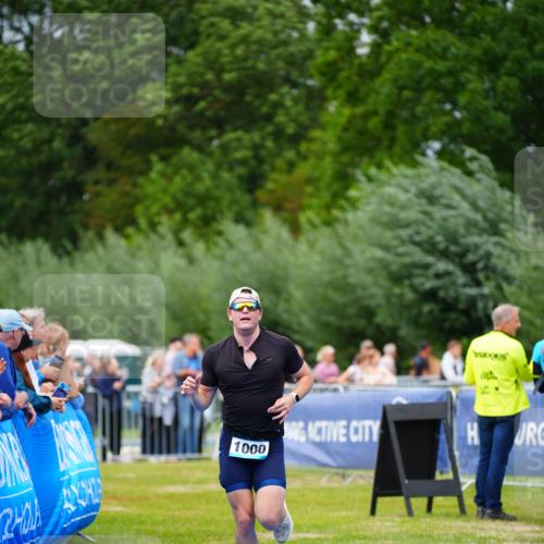 30.08.2026 - Elbe Triathlon Hamburg LAZAROV Photography http://msf.ph/oto/10057131 30.08.2026 11:16:33 Ziel 1000 meine-sportfotos.de