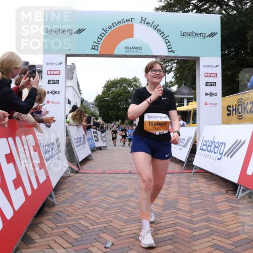 30.08.2026 - Blankeneser Heldenlauf Lena Gebhardt http://msf.ph/oto/10057163 30.08.2026 12:15:37 Ziel 2629, 2634, 2809, 2906, 4069, 4352 meine-sportfotos.de