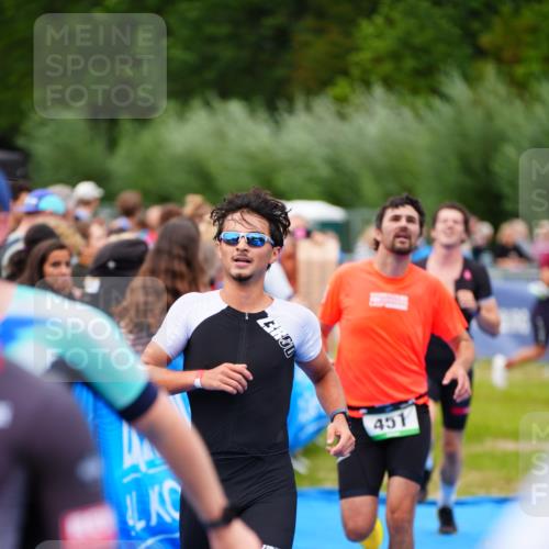 30.08.2026 - Elbe Triathlon Hamburg LAZAROV Photography http://msf.ph/oto/10057166 30.08.2026 11:17:09 Ziel 451, 526, 631, 1004, 1028 meine-sportfotos.de