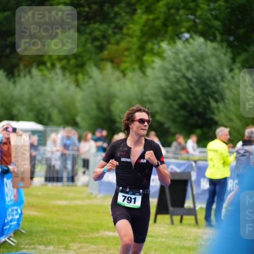 30.08.2026 - Elbe Triathlon Hamburg LAZAROV Photography http://msf.ph/oto/10057185 30.08.2026 11:17:18 Ziel 791 meine-sportfotos.de