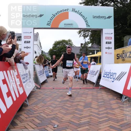 30.08.2026 - Blankeneser Heldenlauf Lena Gebhardt http://msf.ph/oto/10057190 30.08.2026 12:15:43 Ziel 2527, 2727, 2728, 2866, 4069, 4120 meine-sportfotos.de