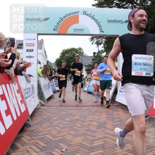 30.08.2026 - Blankeneser Heldenlauf Lena Gebhardt http://msf.ph/oto/10057198 30.08.2026 12:15:44 Ziel 2527, 2727, 2728, 2866, 4069, 4120 meine-sportfotos.de