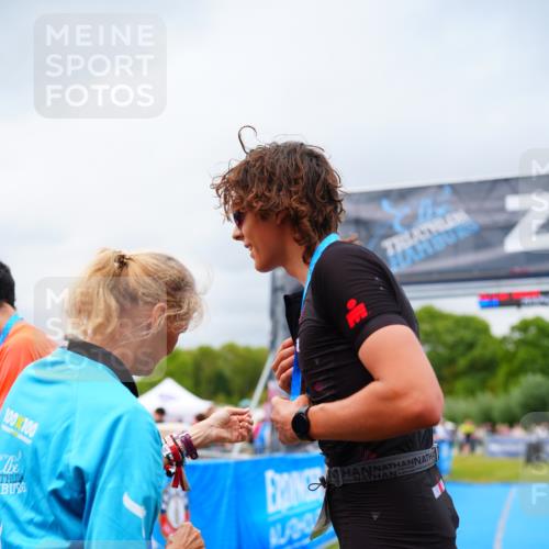 30.08.2026 - Elbe Triathlon Hamburg LAZAROV Photography http://msf.ph/oto/10057204 30.08.2026 11:17:26 Ziel  meine-sportfotos.de