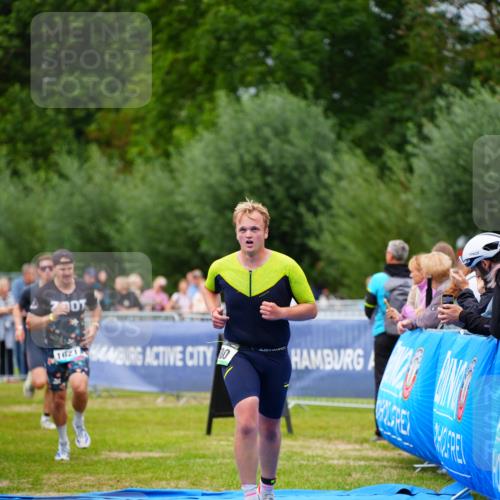 30.08.2026 - Elbe Triathlon Hamburg LAZAROV Photography http://msf.ph/oto/10057214 30.08.2026 11:17:33 Ziel 579, 580, 1148, 1621 meine-sportfotos.de