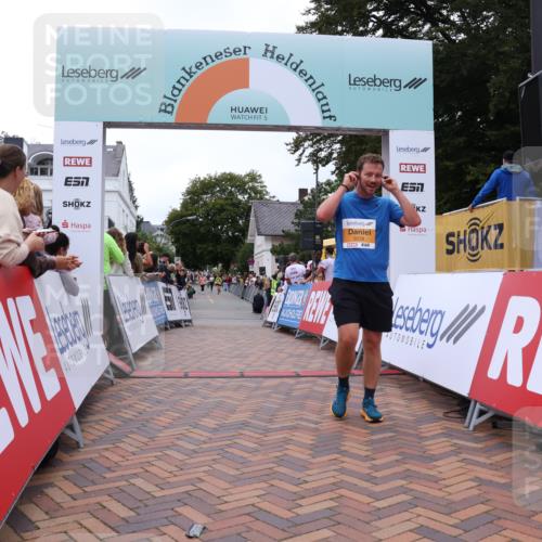 30.08.2026 - Blankeneser Heldenlauf Lena Gebhardt http://msf.ph/oto/10057223 30.08.2026 12:15:52 Ziel 2038, 2527, 2727, 2728 meine-sportfotos.de