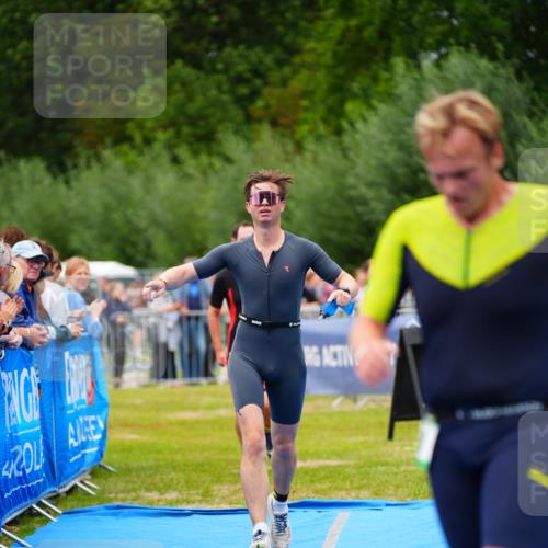 30.08.2026 - Elbe Triathlon Hamburg LAZAROV Photography http://msf.ph/oto/10057231 30.08.2026 11:17:37 Ziel 579, 580, 1148, 1621 meine-sportfotos.de