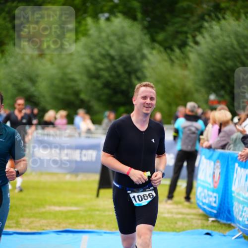 30.08.2026 - Elbe Triathlon Hamburg LAZAROV Photography http://msf.ph/oto/10057249 30.08.2026 11:17:50 Ziel 441, 1066, 1359 meine-sportfotos.de