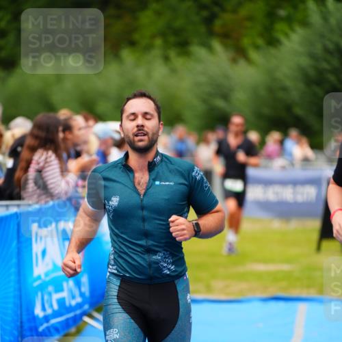 30.08.2026 - Elbe Triathlon Hamburg LAZAROV Photography http://msf.ph/oto/10057254 30.08.2026 11:17:51 Ziel 441, 1066, 1359 meine-sportfotos.de