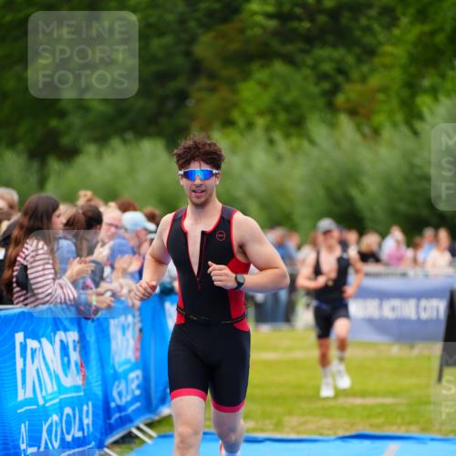 30.08.2026 - Elbe Triathlon Hamburg LAZAROV Photography http://msf.ph/oto/10057269 30.08.2026 11:18:06 Ziel 984, 1084 meine-sportfotos.de