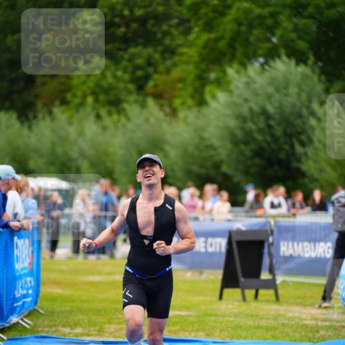 30.08.2026 - Elbe Triathlon Hamburg LAZAROV Photography http://msf.ph/oto/10057280 30.08.2026 11:18:09 Ziel 984, 1084 meine-sportfotos.de