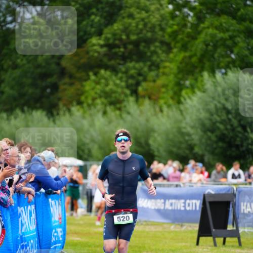 30.08.2026 - Elbe Triathlon Hamburg LAZAROV Photography http://msf.ph/oto/10057295 30.08.2026 11:18:19 Ziel 520, 548, 577, 1052 meine-sportfotos.de