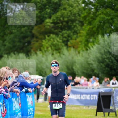 30.08.2026 - Elbe Triathlon Hamburg LAZAROV Photography http://msf.ph/oto/10057298 30.08.2026 11:18:20 Ziel 520, 548, 577, 1052 meine-sportfotos.de