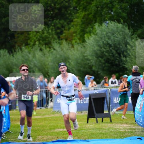 30.08.2026 - Elbe Triathlon Hamburg LAZAROV Photography http://msf.ph/oto/10057313 30.08.2026 11:18:24 Ziel 520, 548, 577, 1052 meine-sportfotos.de