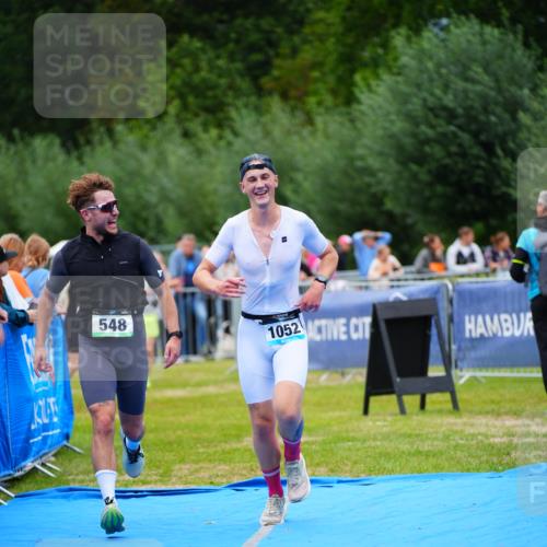 30.08.2026 - Elbe Triathlon Hamburg LAZAROV Photography http://msf.ph/oto/10057319 30.08.2026 11:18:25 Ziel 548, 577, 1052 meine-sportfotos.de